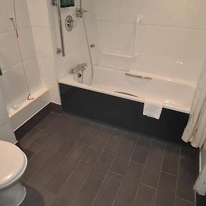 Chambre Accessible aux Personnes à Mobilité Réduite Lit King-Size